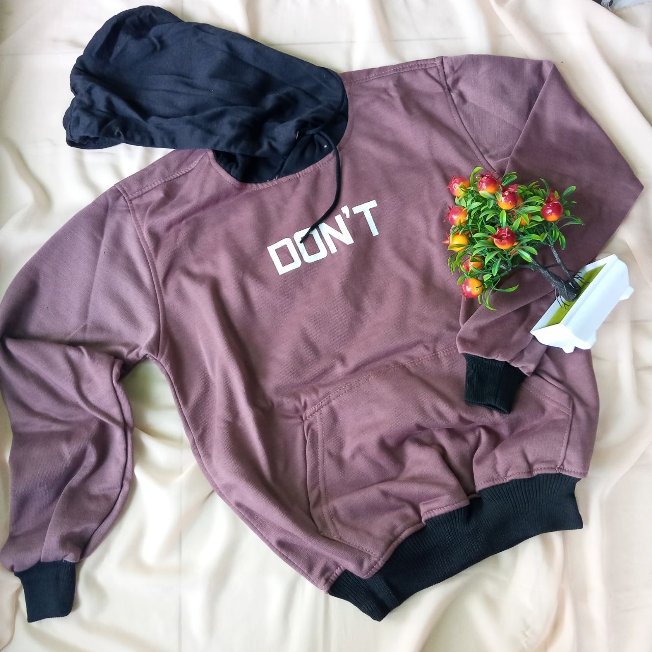 ini adalah Jaket Dont Mocca, size: L, material: Fleece, color: mocca and black, brand: Jaketindonesia, age_group: all ages, gender: unisex