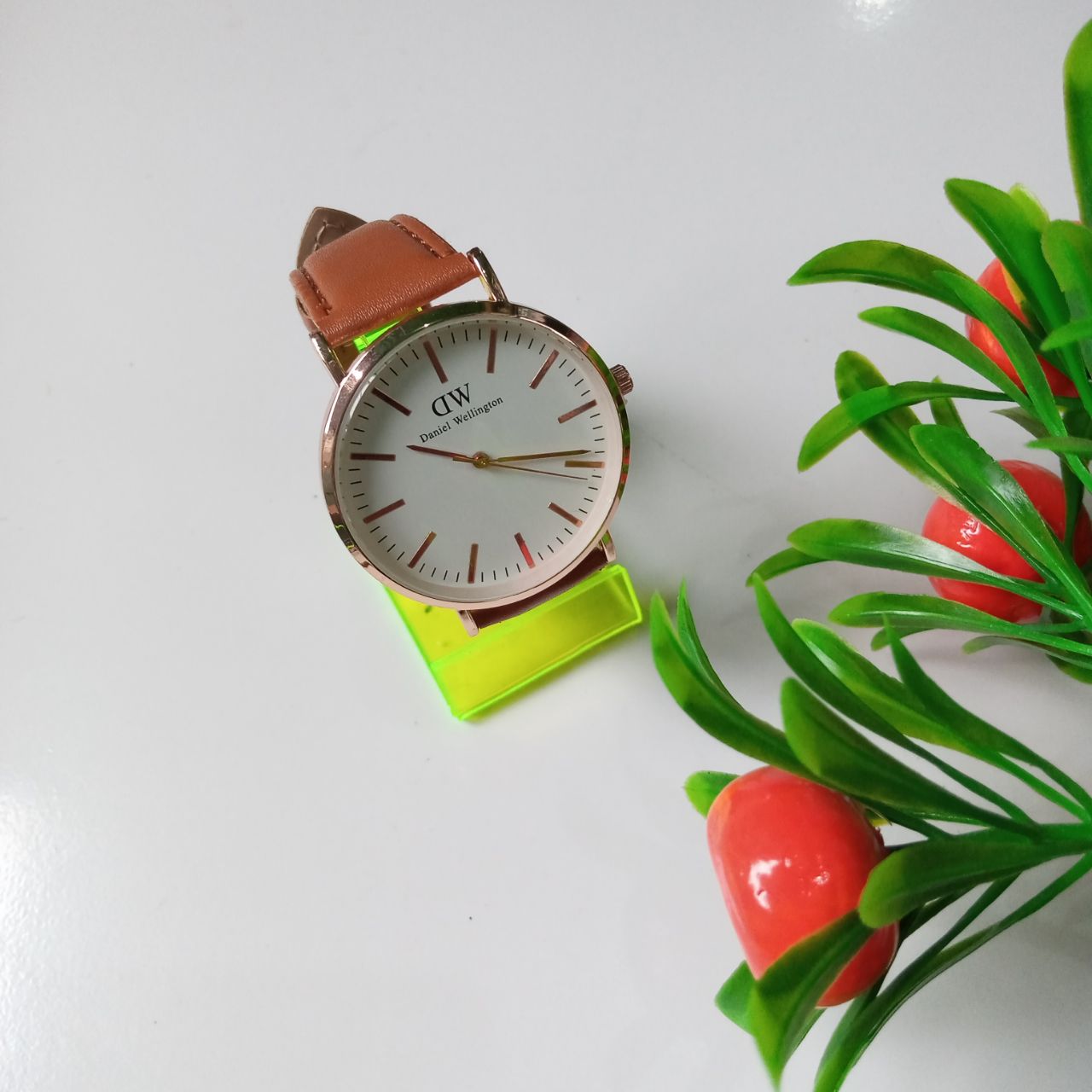 ini adalah Jam CP Pria Coklat PP, size: 3.2 cm, material: stainles steel, color: coklat, brand: jamcpkanor, age_group: all ages, gender: male
