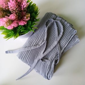 ini adalah Bergo Plisket Silver, size: 65cm x 75cm, material: Cotton diamond, color: grey silver, brand: bergoplisketIndonesia, age_group: all ages, gender: female