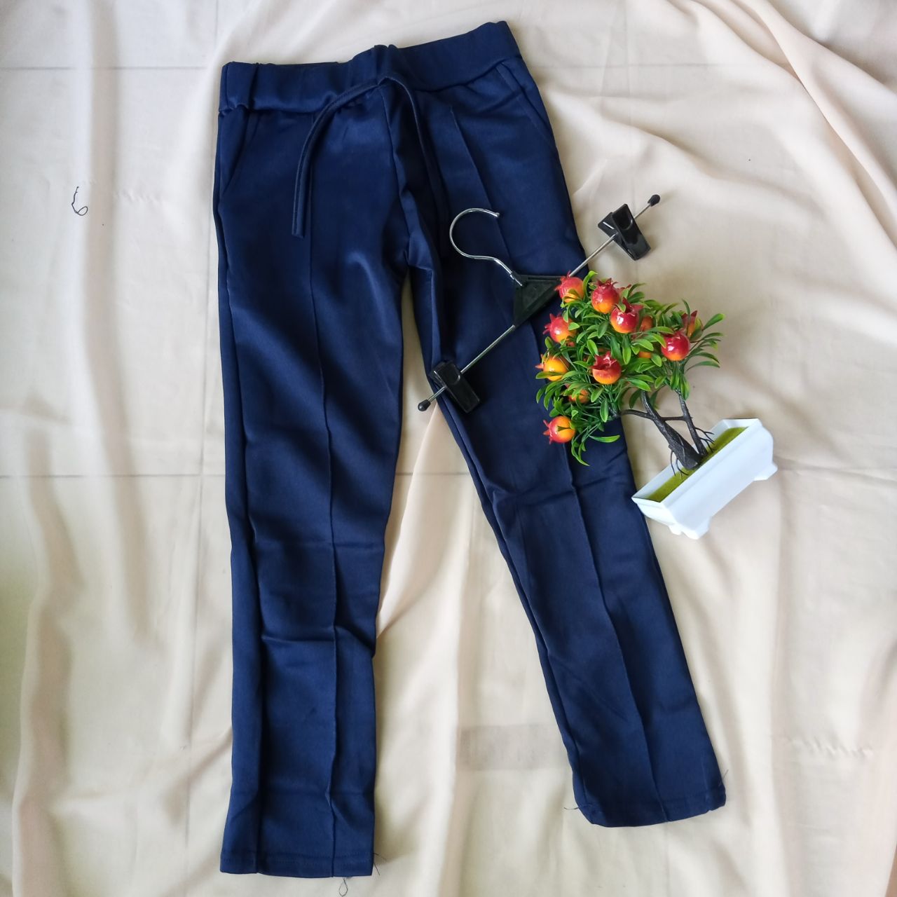 ini adalah Celana Doty Anak Navy, size: Long 80cm, material: scuba, color: navy, brand: Dotyanakkanor, age_group: kids, gender: unisex