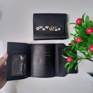 ini adalah Dompet Bunga Cinta Hitam, size: 12cm x 9 cm, material: synthetic, color: black, brand: dompetbungacintakanor, age_group: all ages, gender: female