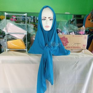 ini adalah Bella Square Blue Toska, size: 115 cm x 115 cm, material: Double hicon, color: blue tosca, brand: Kerudungsegiempatkanor, age_group: all ages, gender: female