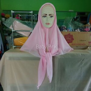 ini adalah Bella Square Pink Baby, size: 115 cm x 115 cm, material: Polycutton, color: Pink, brand: Bella, age_group: all ages, gender: female