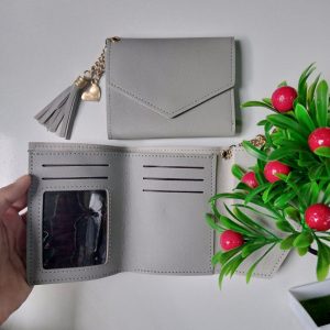 ini adalah Dompet Mini V Abu Muda, size: 11 cm x 9 cm, material: synthetic, color: light grey, brand: Dompetkanor, age_group: all ages, gender: female