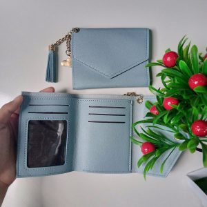 ini adalah Dompet Mini V Biru Muda, size: 11 cm x 9 cm, material: synthetic, color: Light blue, brand: Dompetveikanor, age_group: all ages, gender: female