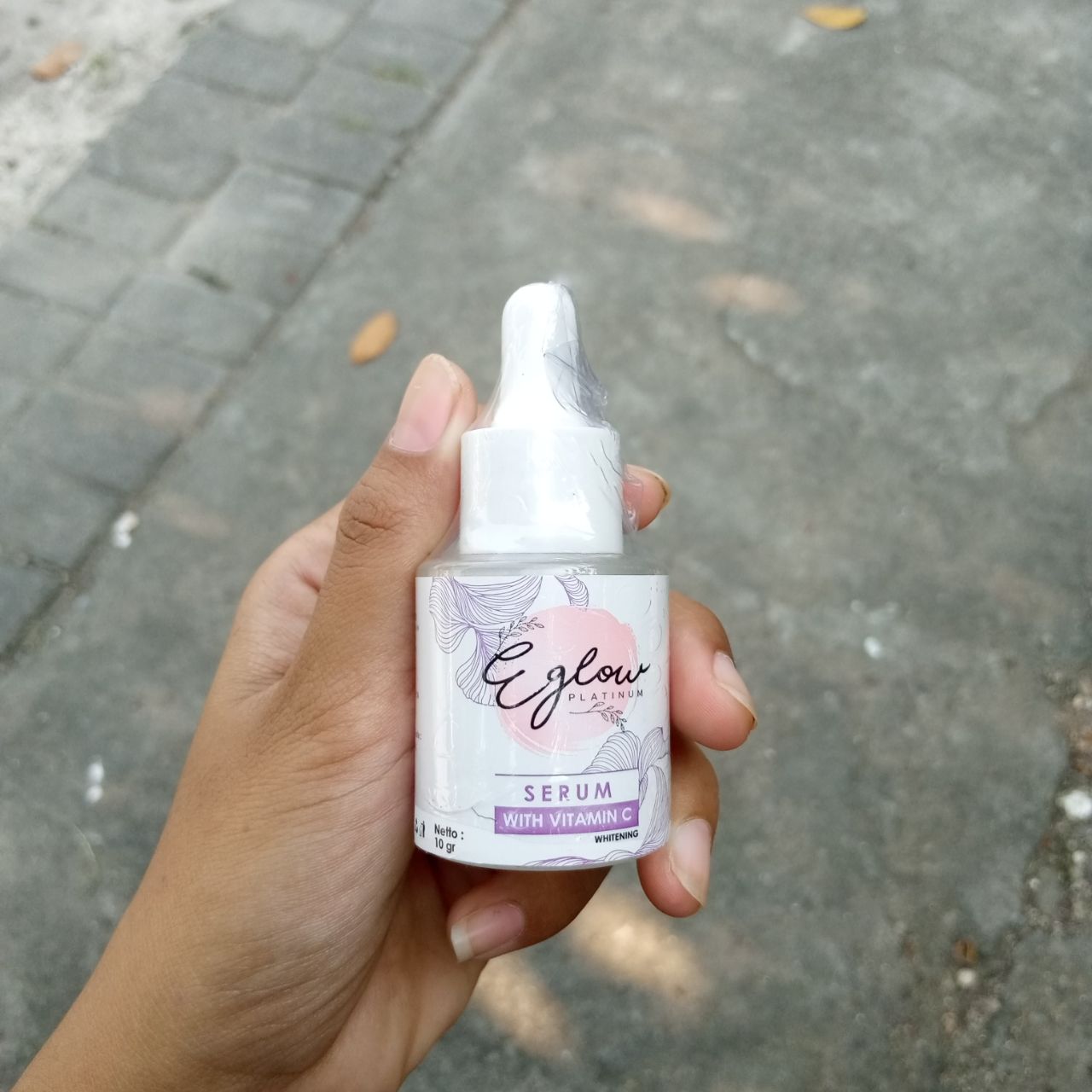 ini adalah EGlow Serum Whitening, brand: Eglow, age_group: all ages, gender: female
