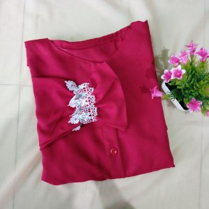 ini adalah Gamis Lio Marun, size: L, material: Moscrepe, color: Maroon, brand: Gamiskanor, age_group: all ages, gender: female