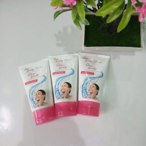 ini adalah Glow N Lovely Facial Foam 50ml, brand: fair and lovely, age_group: all ages, gender: female