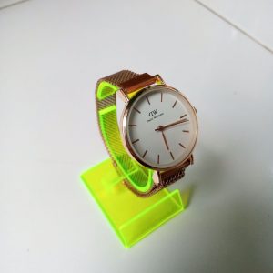 ini adalah Jam Magnet Rosegold Putih, size: 3cm, material: stainlessteel, color: yellow rosegold combination white, brand: Jamtangankanor, age_group: all ages, gender: unisex
