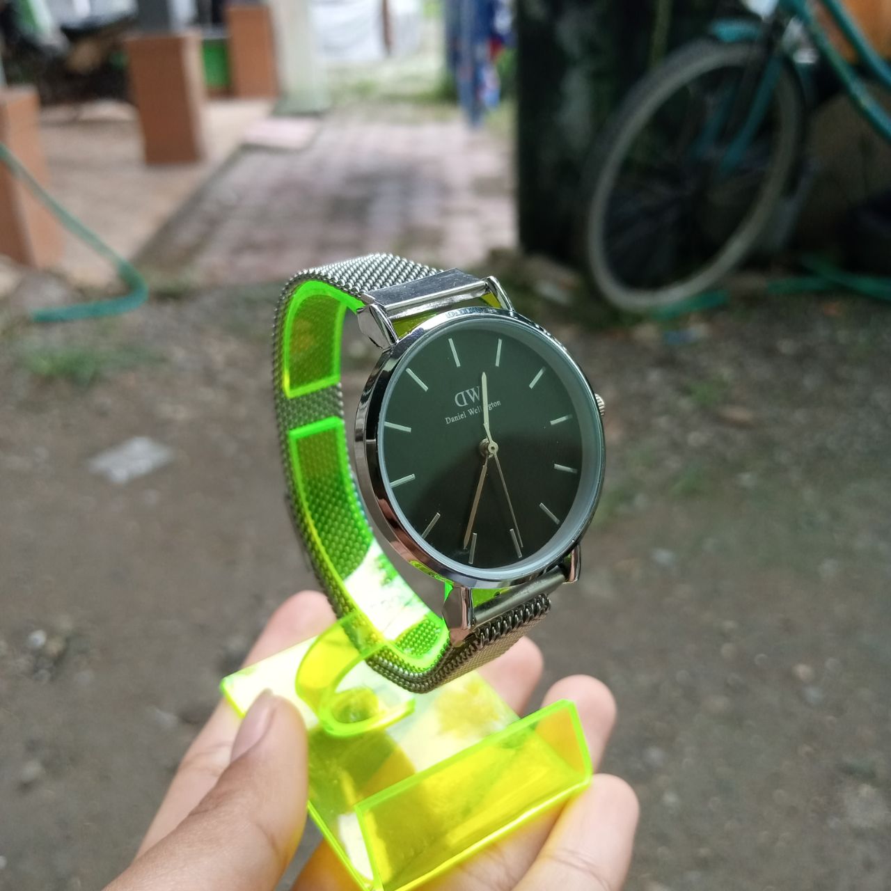 ini adalah Jam Magnet Silver Hitam, size: 3cm, material: stainlessteel, color: grey silver with black, brand: Jamtangankanor, age_group: all ages, gender: unisex