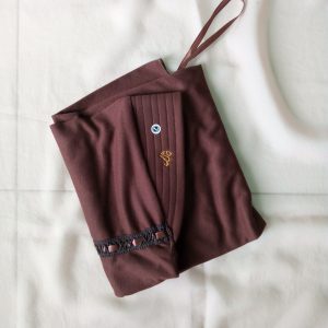 ini adalah Jilbab Serut Sekolah L Coklat Tua, size: L, material: cotton, color: dark chocholate, brand: Jilbabsekolahkanor, age_group: all ages, gender: female