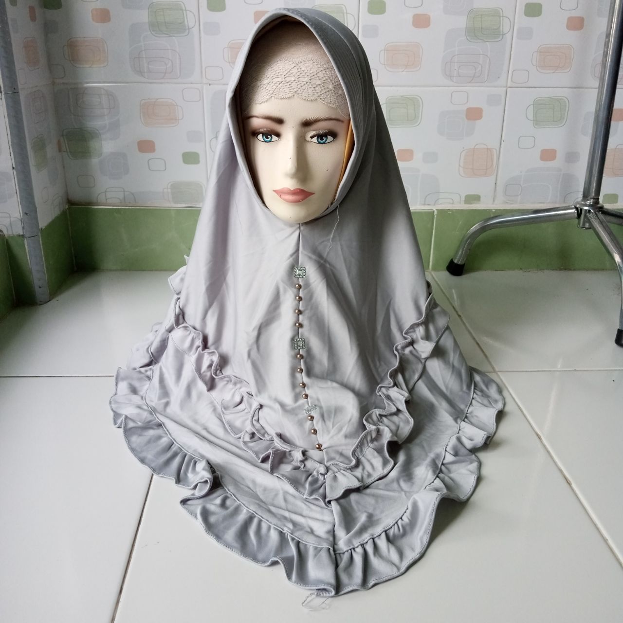 ini adalah Jilbab Zaskia Rempel Abu, size: 23cmx54cm, material: jersey, color: dark grey, brand: Jilbabzaskiakanor, age_group: all ages, gender: female
