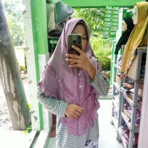 ini adalah Jilbab Zaskia Rempel Lavender, size: L, material: jersey, color: purple lavender, brand: Jilbabzaskiakanor, age_group: all ages, gender: female