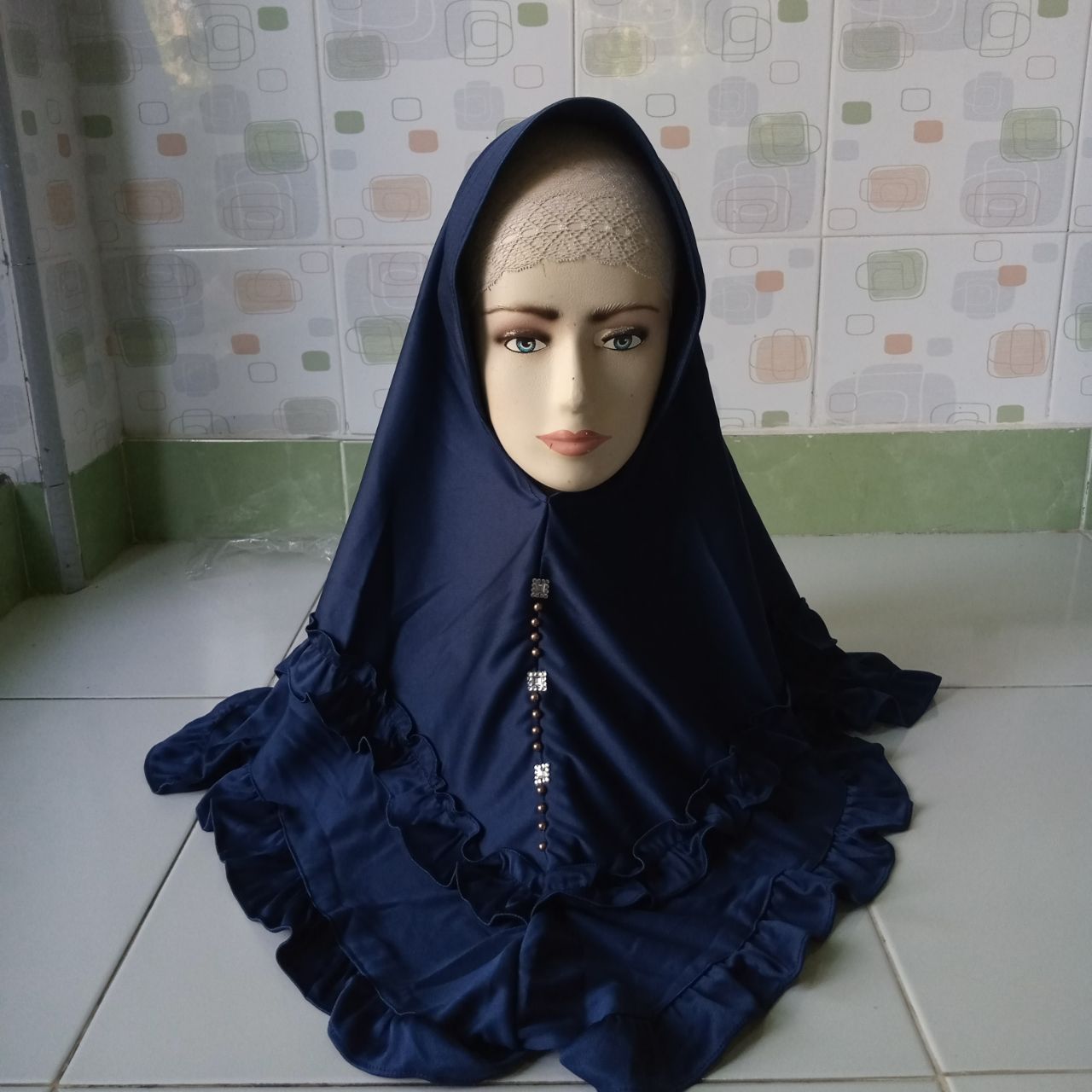 ini adalah Jilbab Zaskia Rempel Navy, size: L, material: jersey, color: nevy, brand: Jilbabzaskiakanor, age_group: all ages, gender: female
