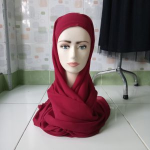 ini adalah Pasmina Inner Marun, size: 75cmx175cm, material: cotton ceruty, color: maroon, brand: Pashminainnerkanor, age_group: all ages, gender: female
