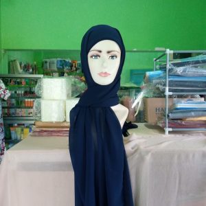 ini adalah Pasmina Inner Navy, size: 75cmx175cm, material: cotton ceruty, color: navy, brand: Pashminainnerkanor, age_group: all ages, gender: female