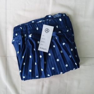 ini adalah Rok Plisket Polka Navy, size: 90cm, material: Jersey, color: navy, brand: Rokplisketkanor, age_group: all ages, gender: female
