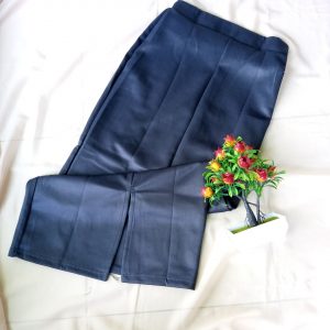 ini adalah Rok Span Abutua, size: Long 90cm, material: scuba, color: dark grey, brand: Bajuwanitakanor, age_group: all ages, gender: female