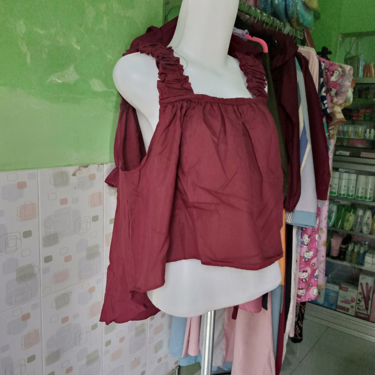 ini adalah Tank Top Outer Marun, size: LD 108cm, material: twiscone, color: maroon, brand: vesttopwave, age_group: all ages, gender: female