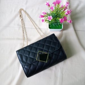 ini adalah Tas Anggun Hitam, size: 18 cm x 15 cm, material: synthetic, color: black, brand: Tasanggungkanor, age_group: all ages, gender: female