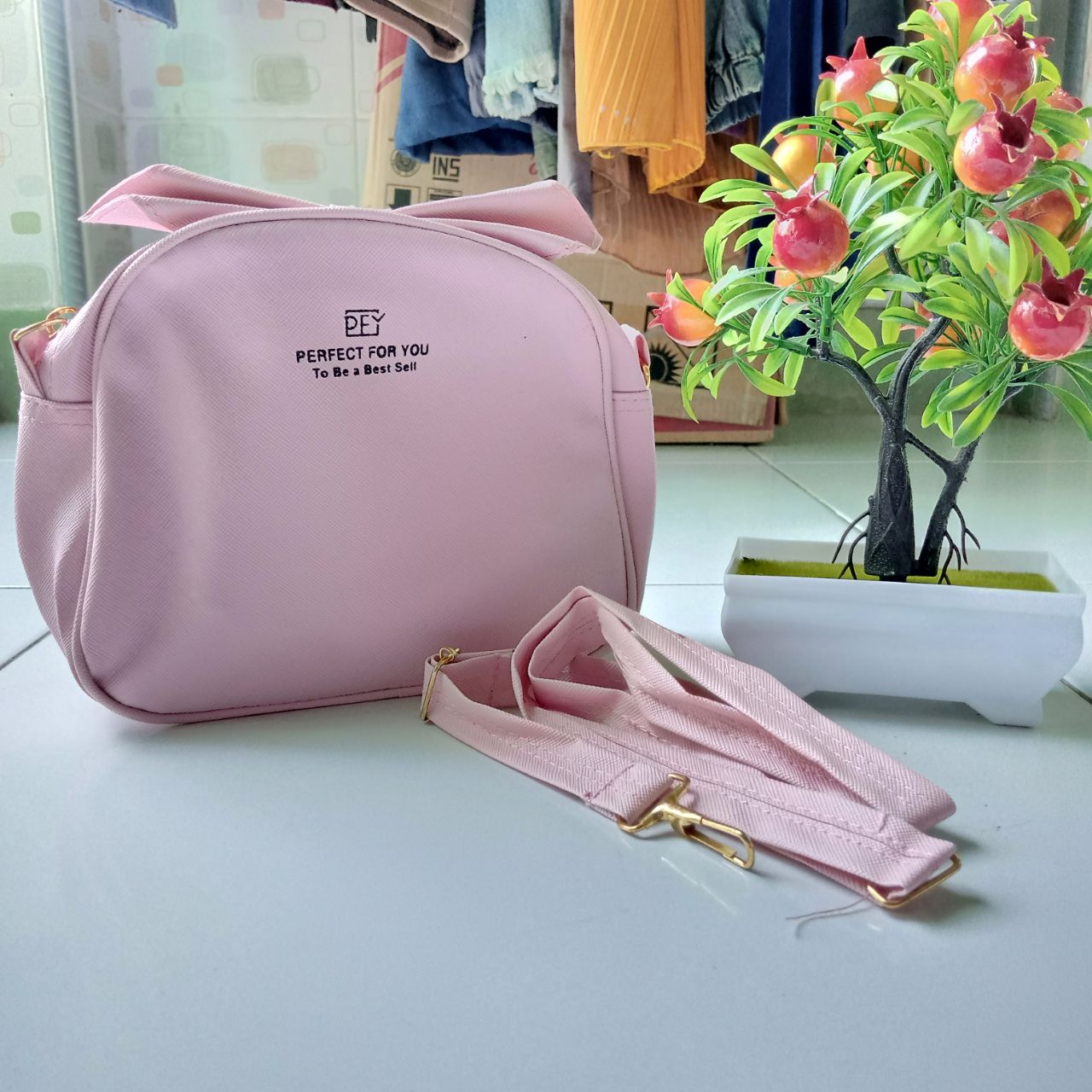 ini adalah Tas Klu Pink, size: Diameter 17 cm, material: Sintetis, color: pink, brand: Tasranselkanor, age_group: all ages, gender: unisex