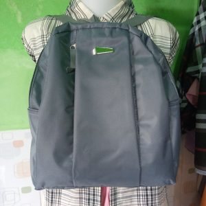 ini adalah Tas Marun Abu, size: 30 cm x 25 cm, material: mikro, color: grey, brand: Tasmarunkanor, age_group: all ages, gender: female