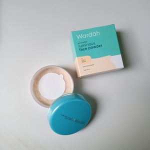 ini adalah Wardah Everyday Face Powder 01 Light Beige, brand: Wardah, age_group: all ages, gender: female
