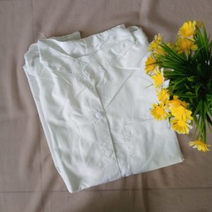 ini adalah Blouse Poche Putih, size: LD100cm, material: cotton, color: white, brand: Blousepochekanor, age_group: all ages, gender: female