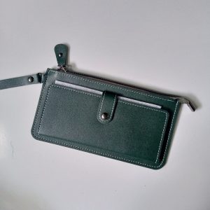 ini adalah Dompet Panjang Letali Army, size: 21cm x 11.5cm, material: synthetic, color: green army, brand: Dompetletalikanor, age_group: all ages, gender: female