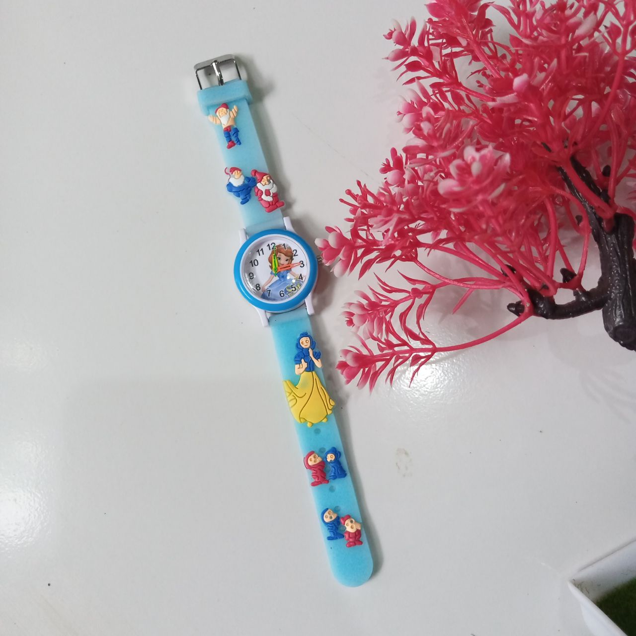 ini adalah Jam Anak Karakter Shopia, size: 2.8cm, material: rubber, color: pink, brand: Jamanakkarakterkanor, age_group: kids, gender: unisex