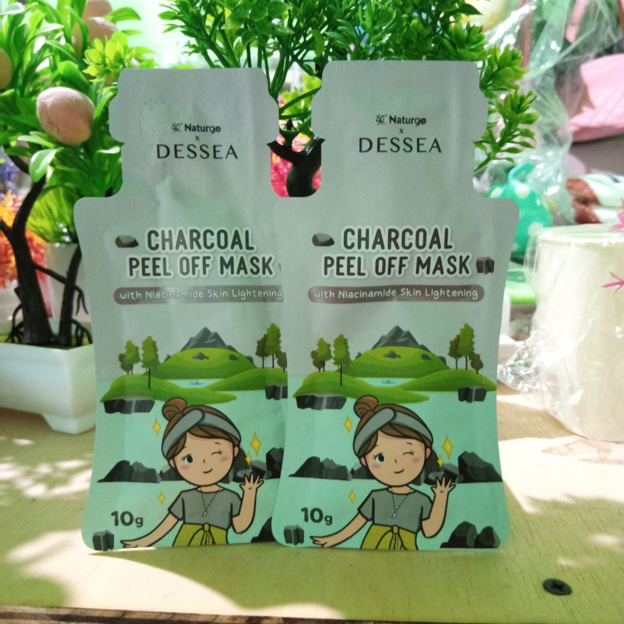 ini adalah Masker Peel Off Dessea 10gr Charcoal, brand: Dessea, age_group: all ages, gender: female