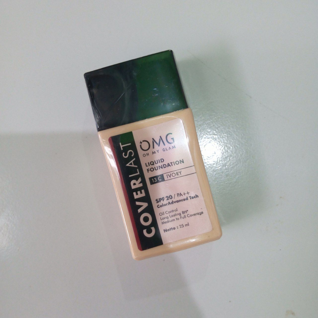 ini adalah OMG Liquid Foundation Ivory, brand: Oh My Glam, age_group: all ages, gender: female