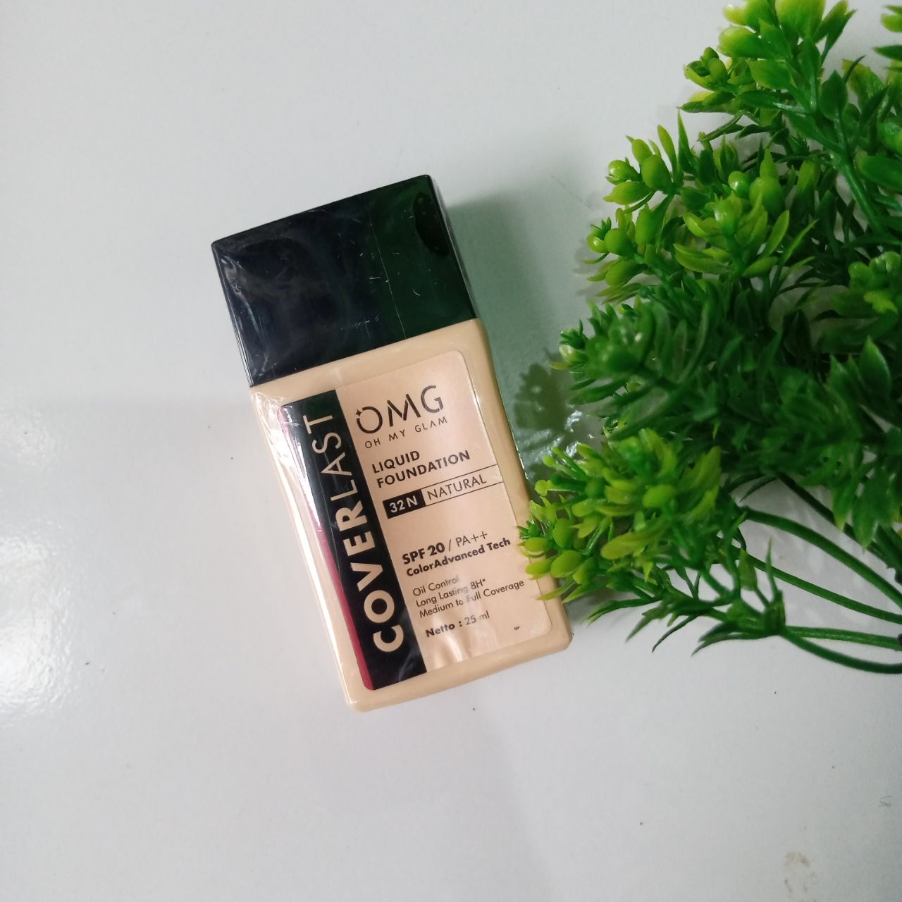 ini adalah OMG Liquid Foundation Natural, brand: Oh My Glam, age_group: all ages, gender: female