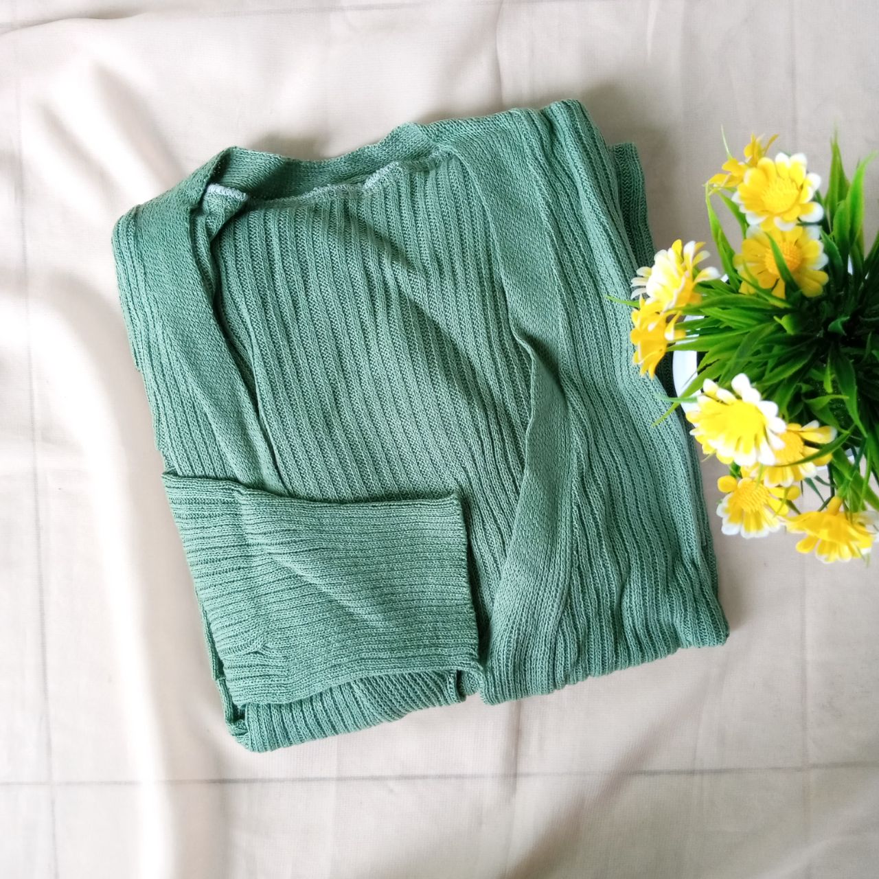 ini adalah Rajut Cardy Belle Mint, size: Long 85cm, material: Wol, color: green mint, brand: Cardy belle kanor, age_group: all ages, gender: female
