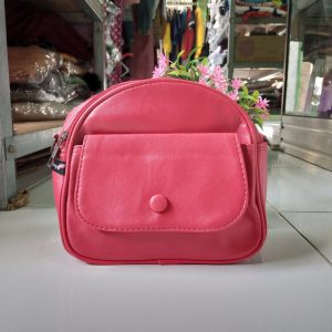 ini adalah Tas Ahira Merah, size: 20cm x 18cm, material: Miniso, color: Merah, brand: Tasmurahkanor, age_group: all ages, gender: female