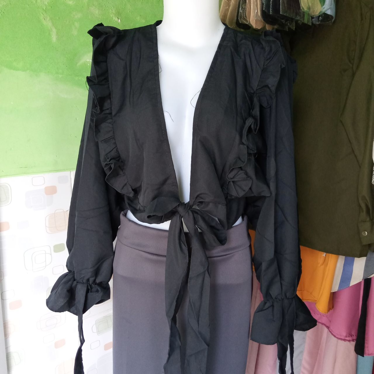 ini adalah Outer Cardy Miranti Hitam, size: LD 110cm, material: twiscone, color: black, brand: outftmirady, age_group: all ages, gender: female