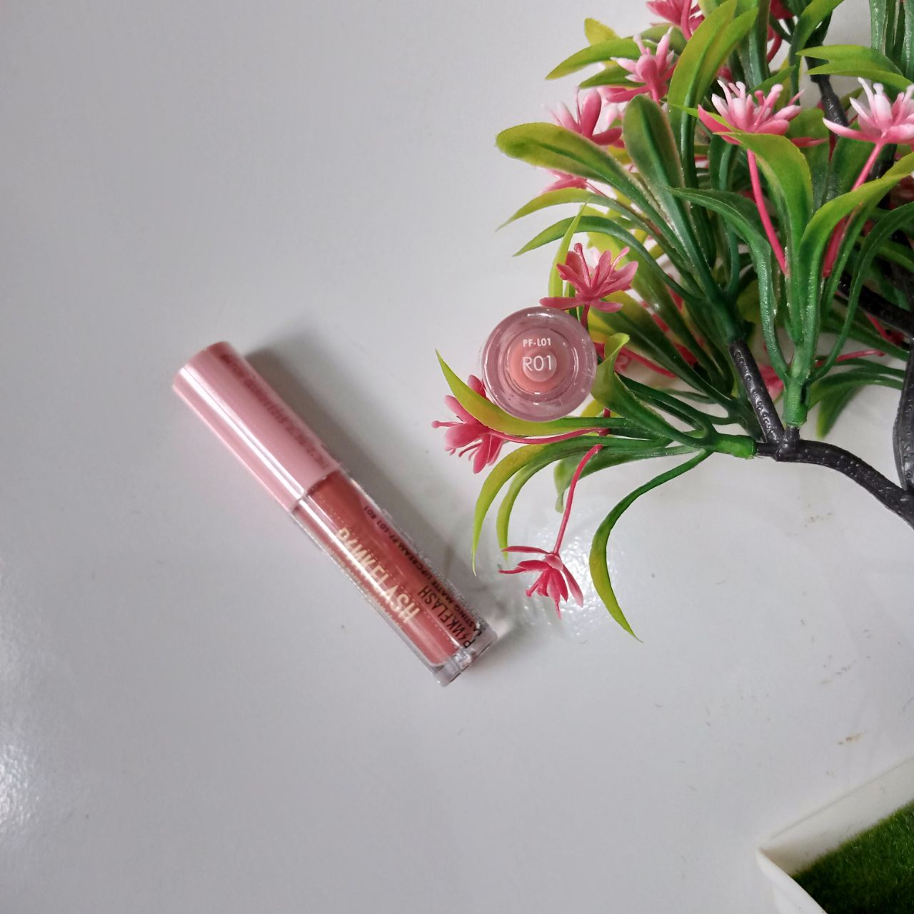 ini adalah Pinkflash Lipcream R01 Dorothy, brand: Pinkflash, age_group: all ages, gender: female