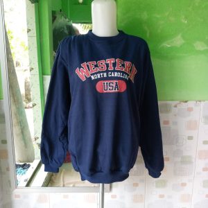 ini adalah Sweater Western Navy, size: LD 90cm, Panjang 60cm, material: Fleece, color: navy, brand: Sweaterwesternkanor, age_group: all ages, gender: unisex
