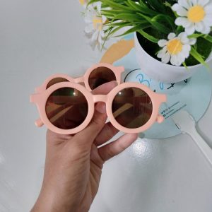 ini adalah Kacamata Anak Polos Orange, size: 11.5cm,4.5cm,1.2cm, material: plastic, color: orange, brand: Aksesorianakkanor, age_group: kids, gender: unisex