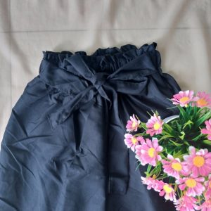 ini adalah Kulot Mola Hitam, size: Panjang 91cm x Lingkar Pinggang 70cm, material: wolycrepe, color: black, brand: Kulotmolakanor, age_group: adult, gender: female