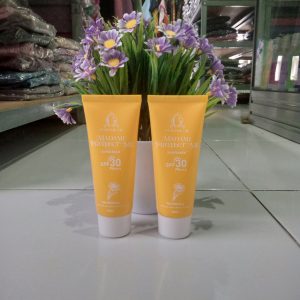 ini adalah Madame Gie Sunscreen, brand: madame gie, age_group: adult, gender: female