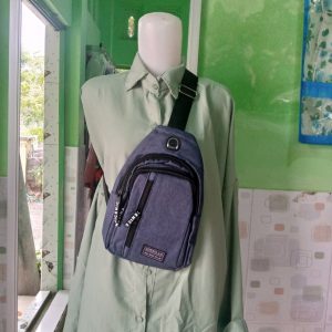ini adalah Tasel Pria Navy T100, age_group: adult