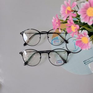 ini adalah Kacamata Photocromic Oval Hitam, size: one size, material: stainless steel, color: black, brand: Kacamataphotocromickanor, age_group: adult, gender: female