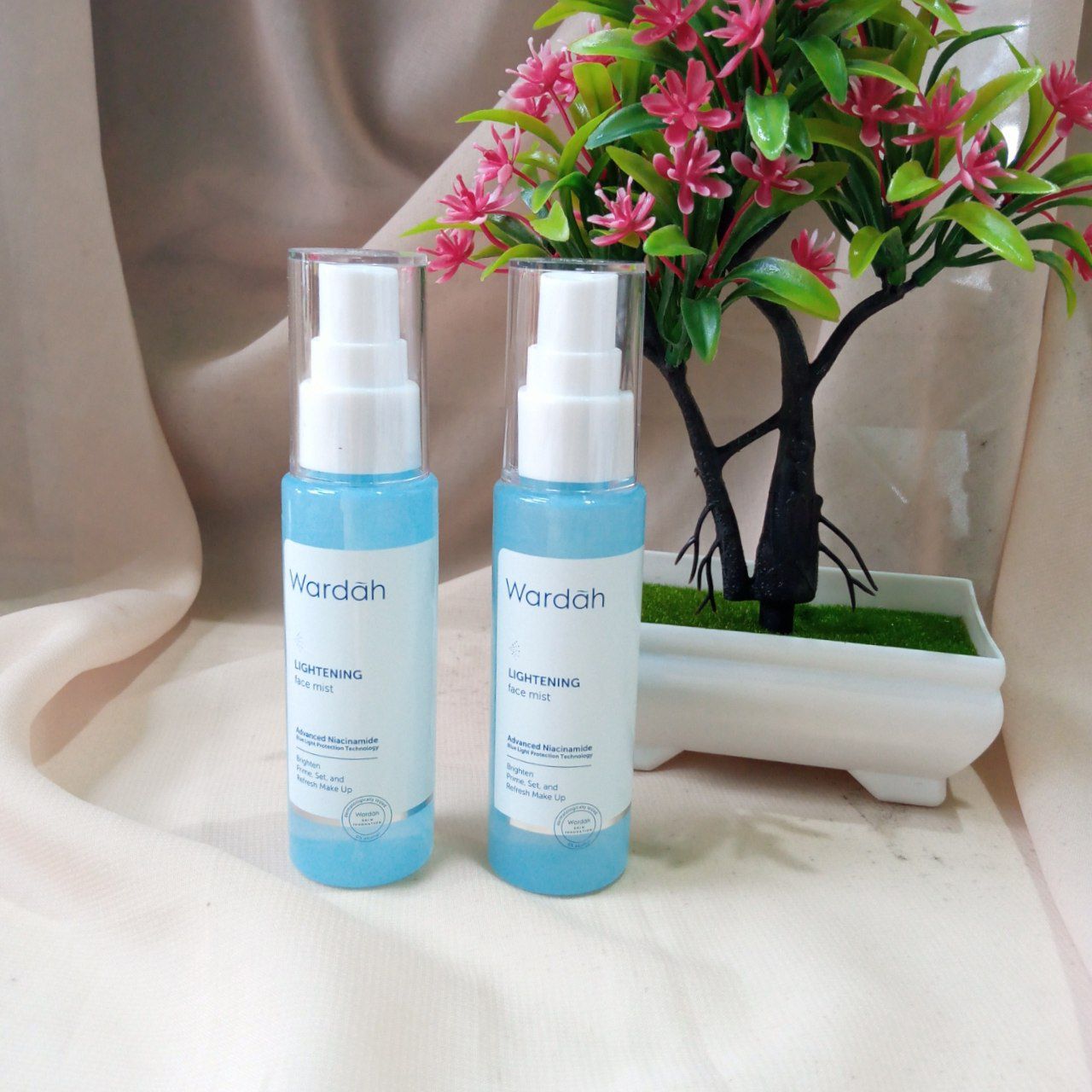 ini adalah Wardah Lightening Face Mist, brand: wardah, age_group: adult, gender: female