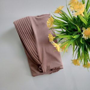 ini adalah Jilbab Sport Milo, size: 23cmx54cm, material: jersey, color: chocholate milo, brand: Jilbabsportkanor, age_group: adult, gender: female