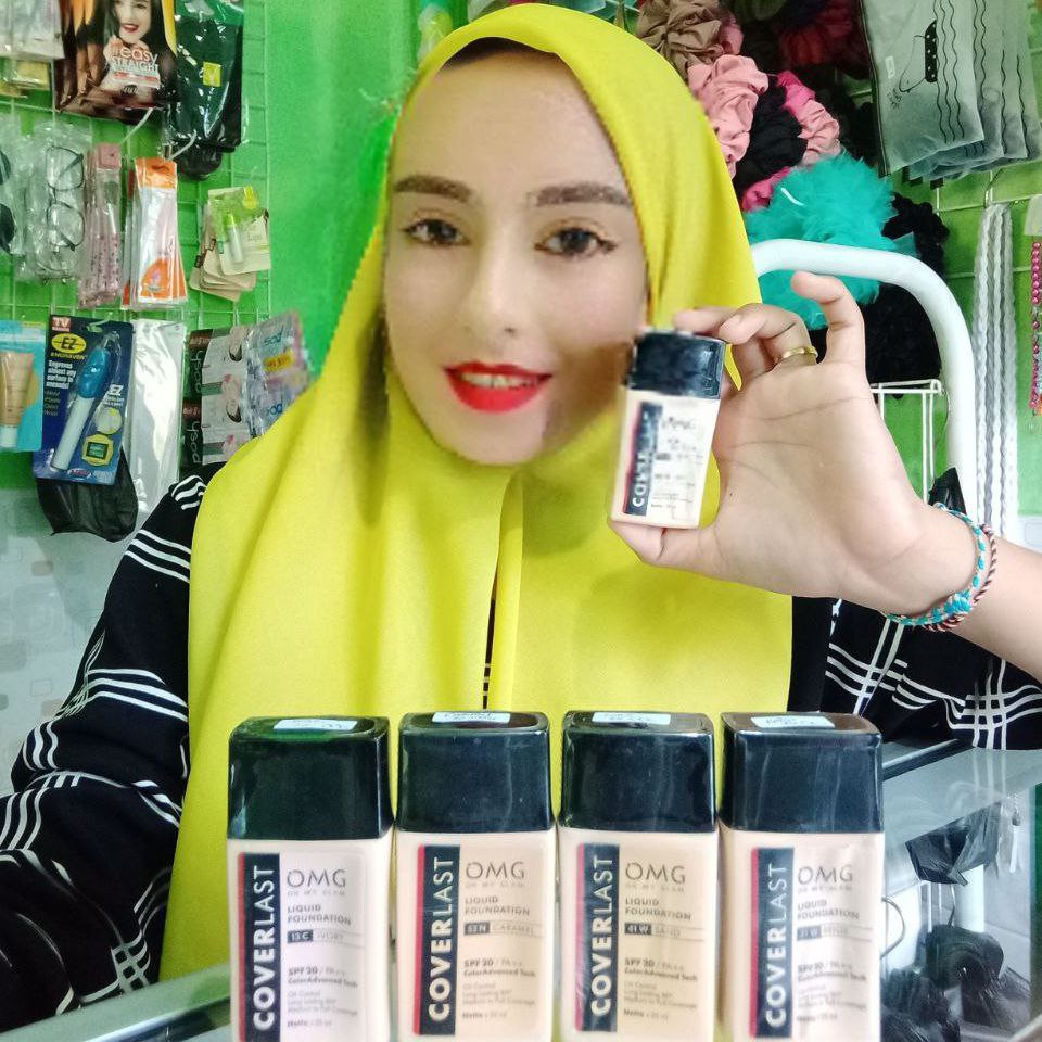 Ini adalah OMG Liquid Foundation Light brand: Oh My Glam, age_group: all ages, gender: female, capacity: 25 ml, ingredients: aquo,isocodecone,titanium dioxide,ethylhexyl methoxycinnamate,isohexadecane,butylene glycol,aluminum storch octenylsuccinate,glycerin,peg-10 dimethicone,talc,isononyl isononanoate,sodium chloride,phenoxyethanol,sorbitori oleate,disteardimonium hectorfe,aluminum hydroxide,hydrogen dimethicone,polyhydroxystear acid,propylene carbonete,ethylhexylglycerin,dimethiconal stearate,fragrance,methicone,disodium edta,tocopheryl acetate,simmondsia chinensis (jojoba) seed oil. may contain: ci 77492,ci 77491,ci 77499.,