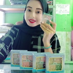 Ini adalah Just Miss Eyeshadow 02 brand: Just Miss, age_group: all ages, gender: female, capacity: 5 ml, ingredients: Mica, Ethylhexyl Palmitate, Caprylic/Capric Triglyceride, Phenyl Trimethicone, Silica, Magnesium Stearate, Bentonite, Propylene Carbonate, Phenoxyethanol, CI 77019, CI 77891, CI 77491, CI 77492, CI 77499, CI 16035:1,